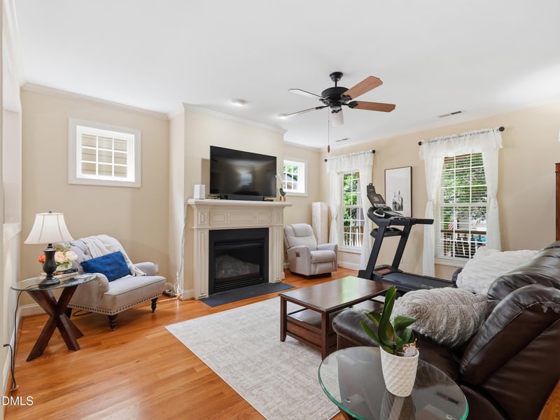 212 Thorndale Dr, Holly Springs, NC 27540