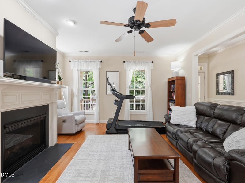 212 Thorndale Dr, Holly Springs, NC 27540