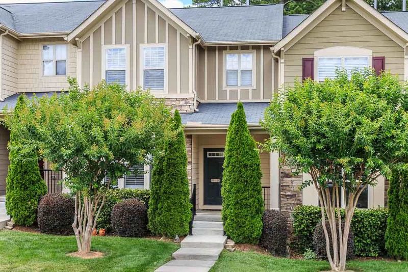 212 Tobacco Leaf Ln, Apex, NC 27502