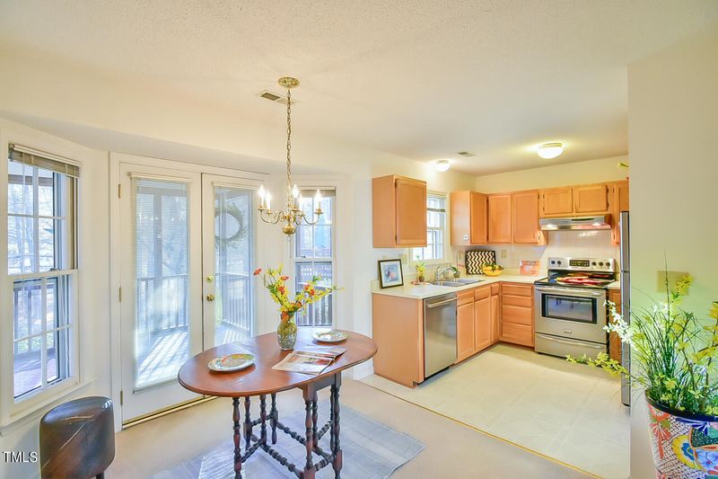 212 Wax Myrtle Ct, Cary, NC 27513