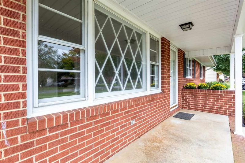 212 Wilkins St, Haw River, NC 27258