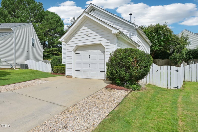 212 Windcap Dr, Apex, NC 27539