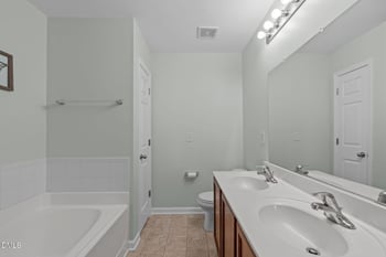 2120 Breezeway Dr #104, Raleigh, NC 27614