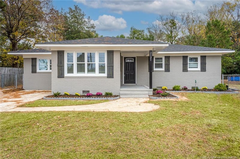 2121 Biltmore Dr, Fayetteville, NC 28304