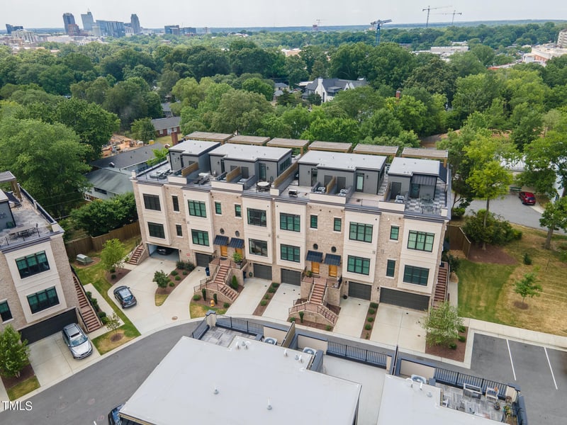 2121 Oberlin Village Dr #107, Raleigh, NC 27605