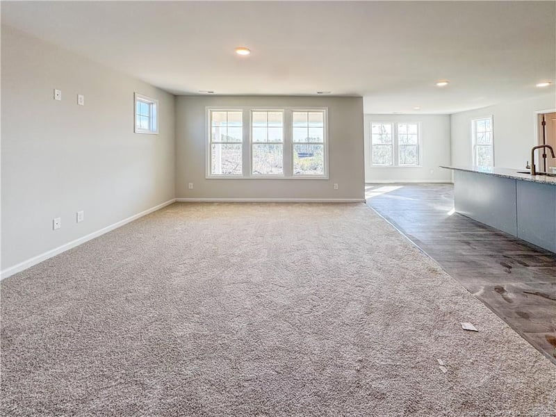 2121 Purebred Cir, Hope Mills, NC 28348