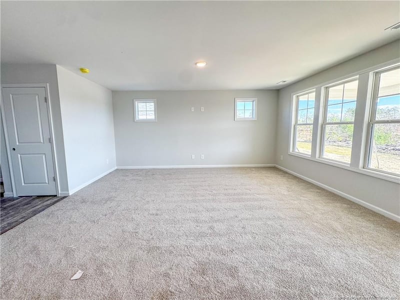2121 Purebred Cir, Hope Mills, NC 28348