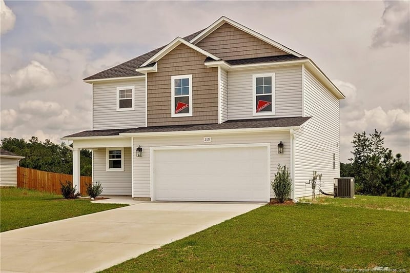 2121 Purebred Cir, Hope Mills, NC 28348