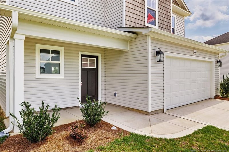 2121 Purebred Cir, Hope Mills, NC 28348