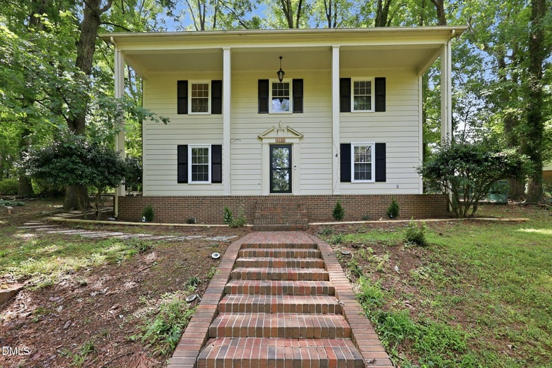2121 Shoreline Dr, Sanford, NC 27330