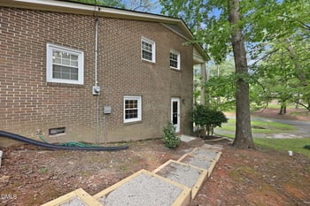 2121 Shoreline Dr, Sanford, NC 27330