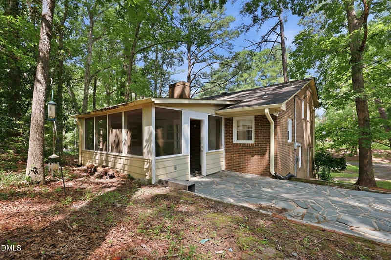 2121 Shoreline Dr, Sanford, NC 27330