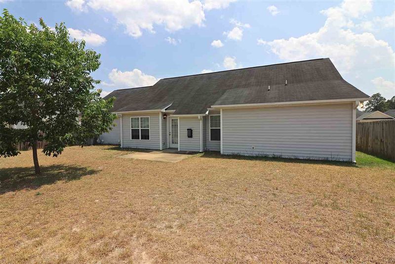 2122 Queen Elizabeth Dr, Hope Mills, NC 28348