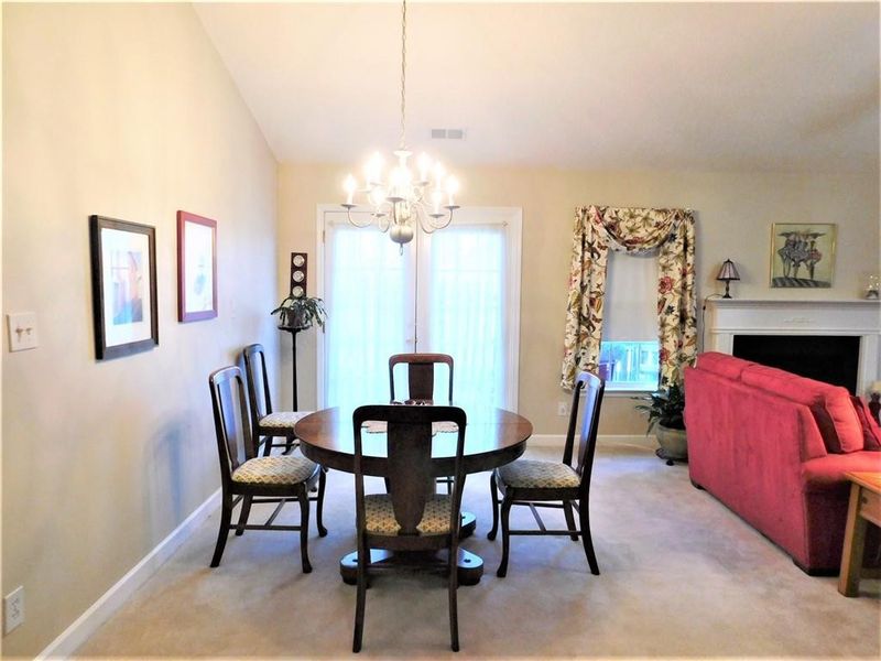 2122 Sweetbay Cir, Burlington, NC 27215