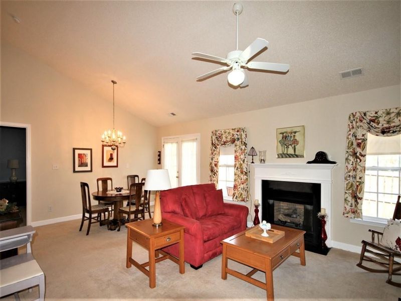 2122 Sweetbay Cir, Burlington, NC 27215
