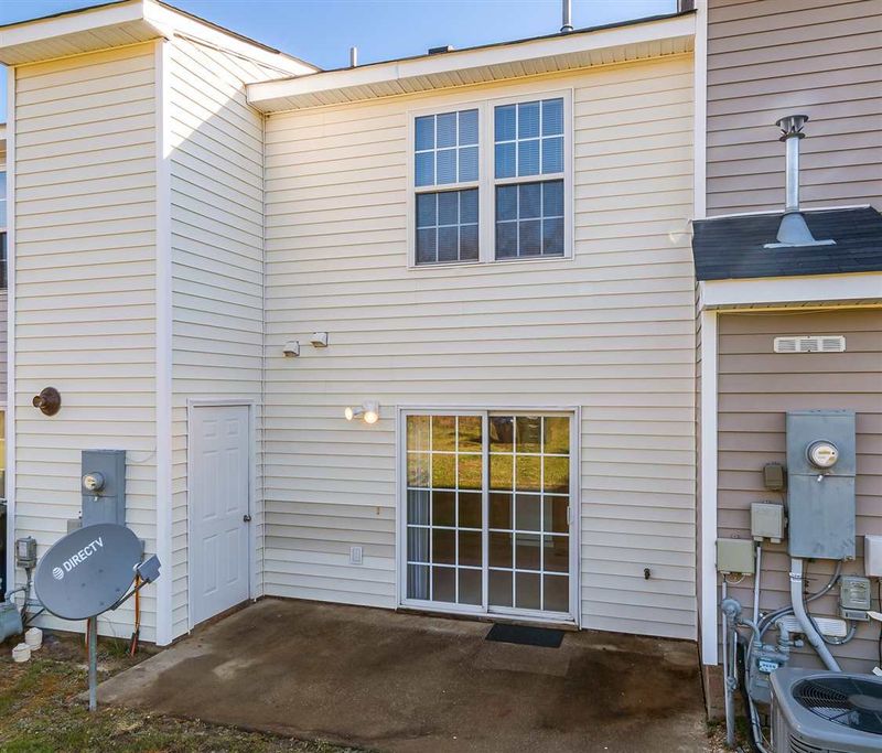 2122 Walnut Bluffs Ln, Raleigh, NC 27610