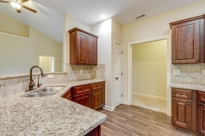 2123 Matthews Rd, Clayton, NC 27520