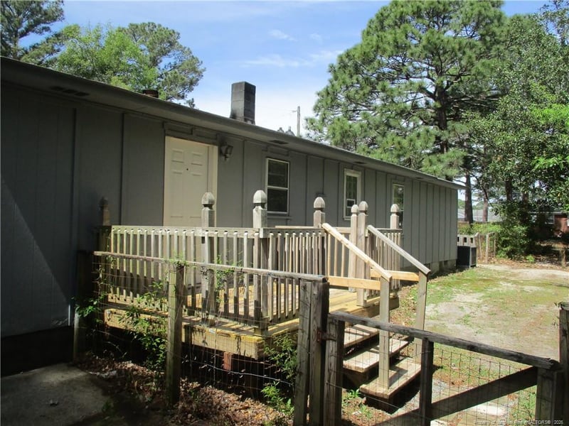 2123 Pigeon River Rd, Fayetteville, NC 28306