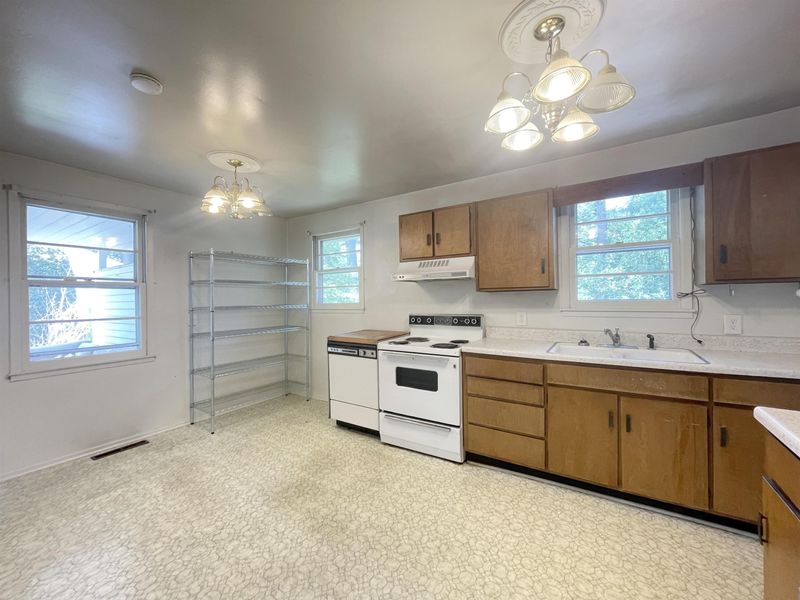 2123 Watkins St, Raleigh, NC 27604