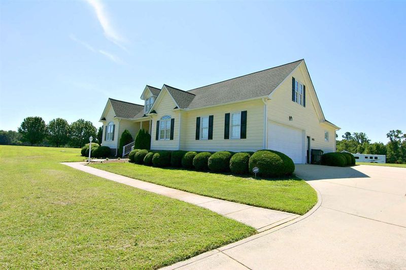2124 Herbert Dr, Zebulon, NC 27597