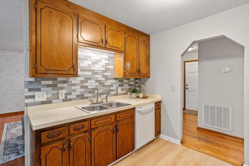 2124 Lee St, Clayton, NC 27520
