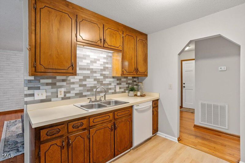 2124 Lee St, Clayton, NC 27520