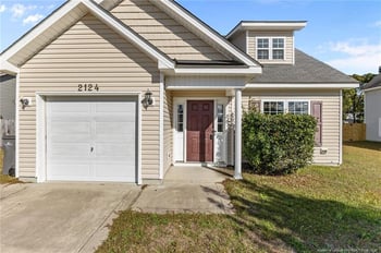 2124 Sir Michael Dr, Hope Mills, NC 28348