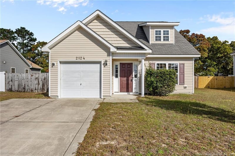 2124 Sir Michael Dr, Hope Mills, NC 28348