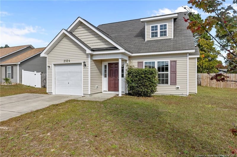 2124 Sir Michael Dr, Hope Mills, NC 28348