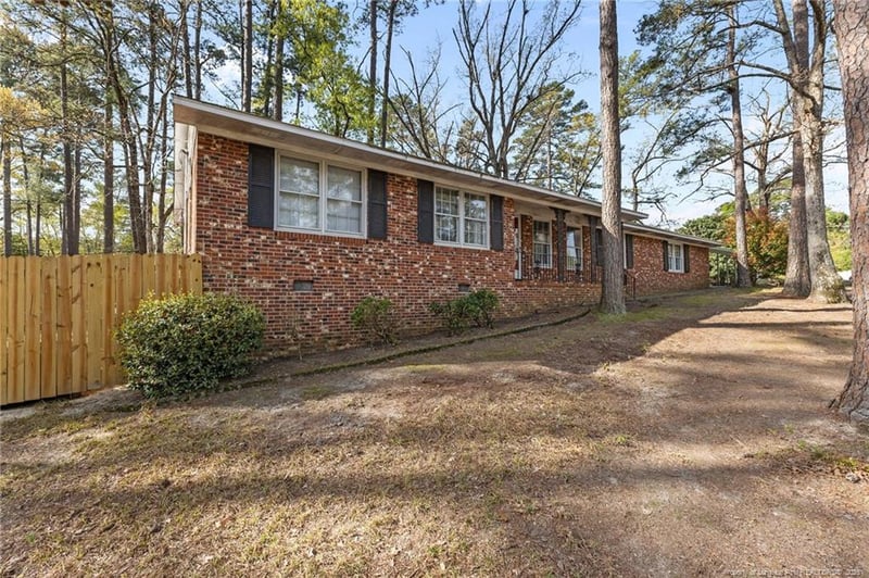 2125 Forest Hills Dr, Fayetteville, NC 28303