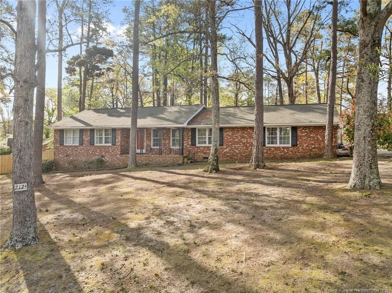 2125 Forest Hills Dr, Fayetteville, NC 28303