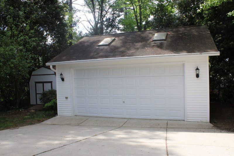 2125 Hillock Dr, Raleigh, NC 27612