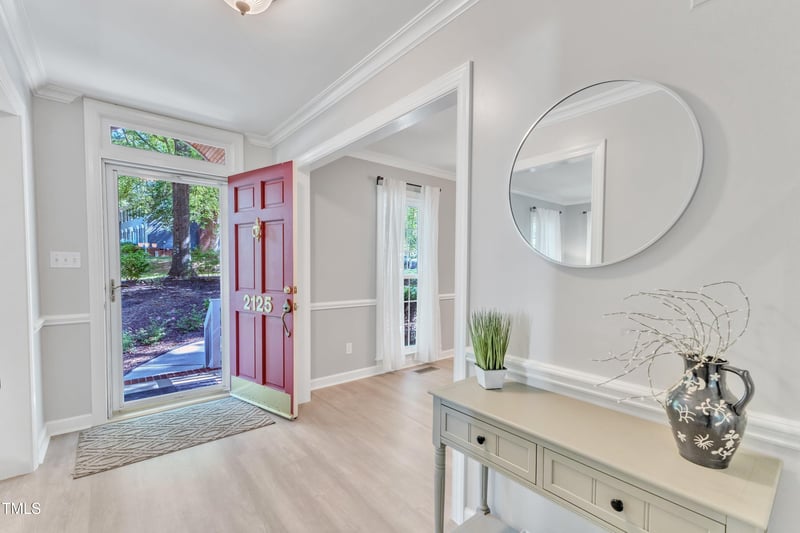 2125 Oakcrest Ct, Raleigh, NC 27612