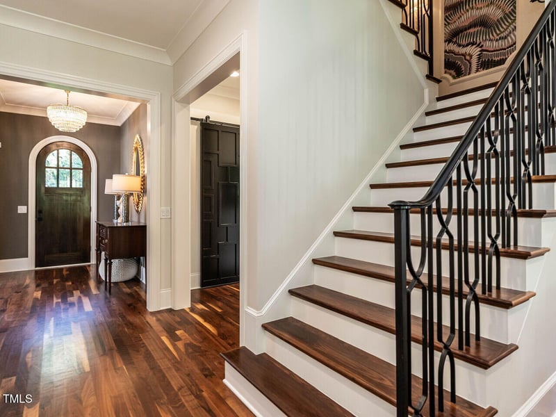 2125 Pine Dr, Raleigh, NC 27608