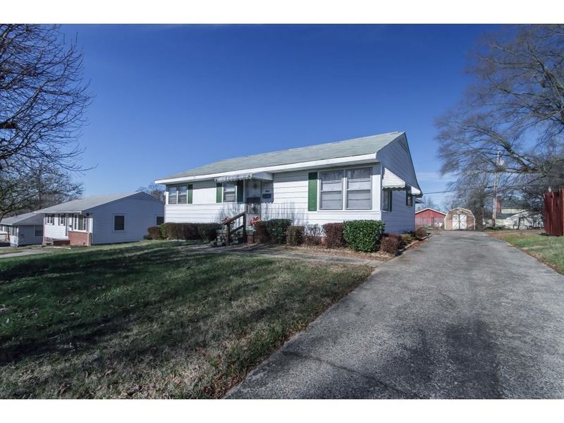 2126 Mckinney St, Burlington, NC 27217