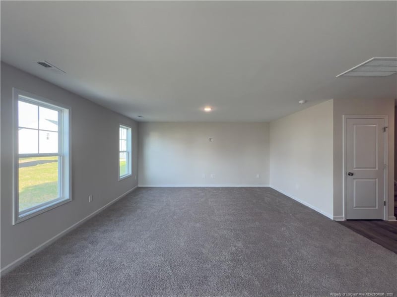 2126 Purebred Cir, Hope Mills, NC 28348
