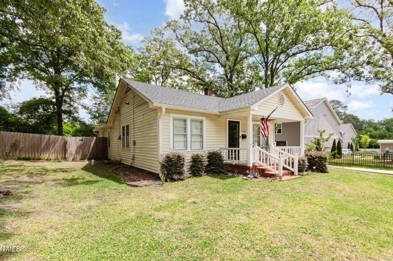 2128 Elvira St, Fayetteville, NC 28303