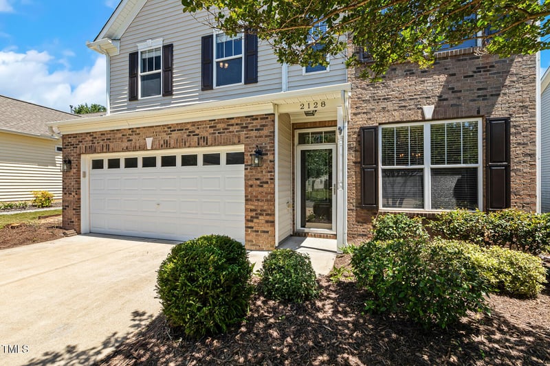 2128 Feather Ridge Dr, Holly Springs, NC 27540