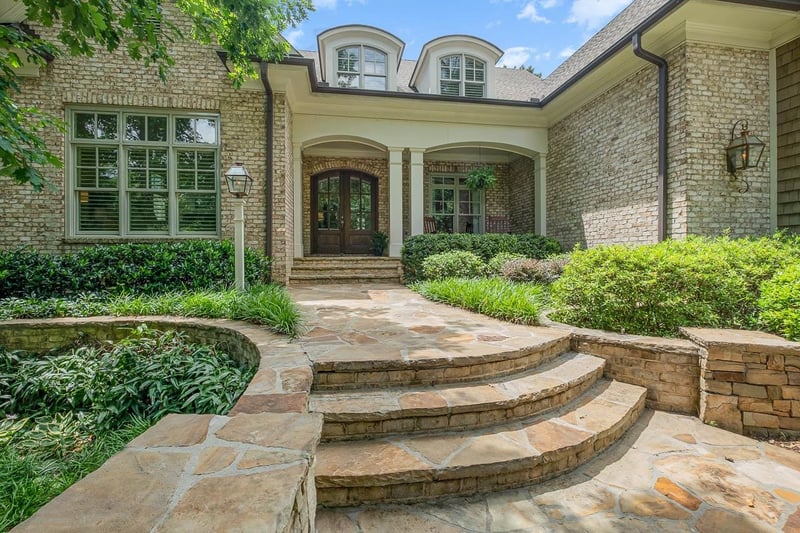 2129 Buckingham Rd, Raleigh, NC 27607