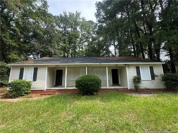 213 Colonial Dr, Fayetteville, NC 28301
