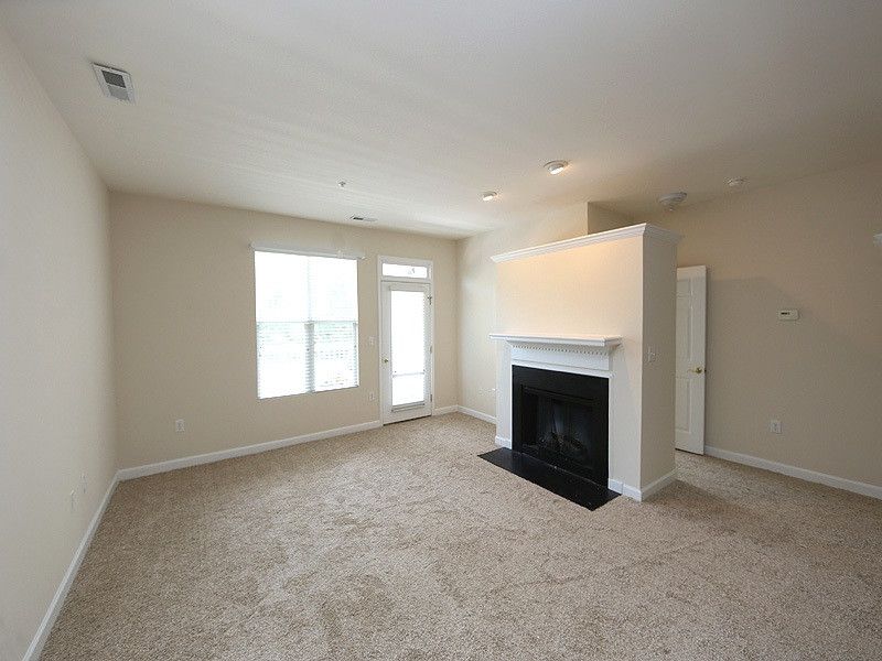 213 Eyam Hall Ln #213, Apex, NC 27502