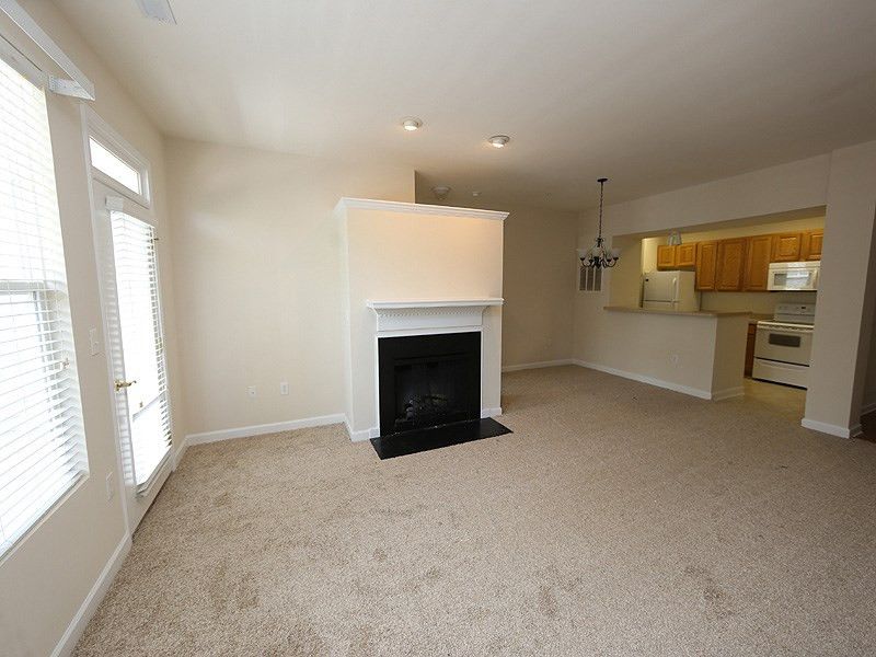 213 Eyam Hall Ln #213, Apex, NC 27502