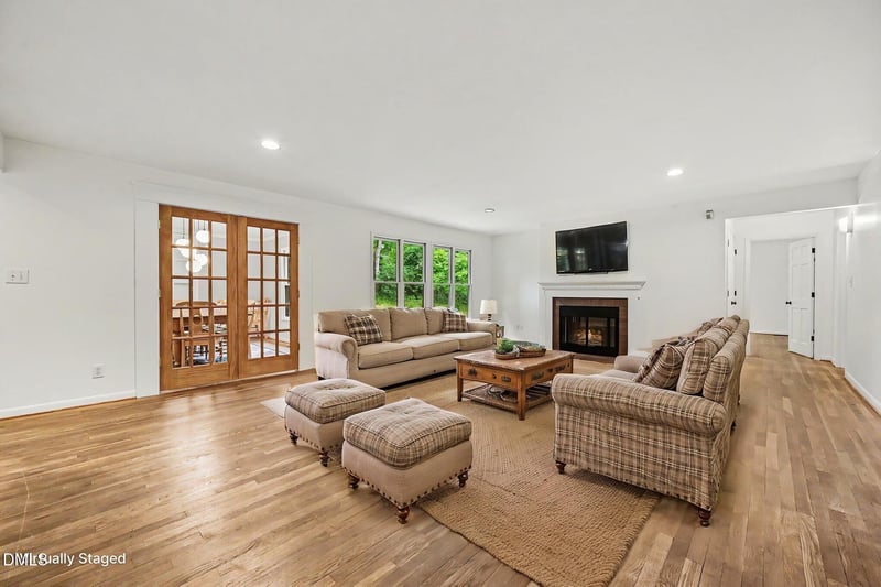 213 Hillsborough St, Chapel Hill, NC 27514
