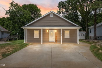213 Holt St, Burlington, NC 27217