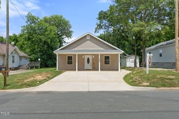 213 Holt St, Burlington, NC 27217