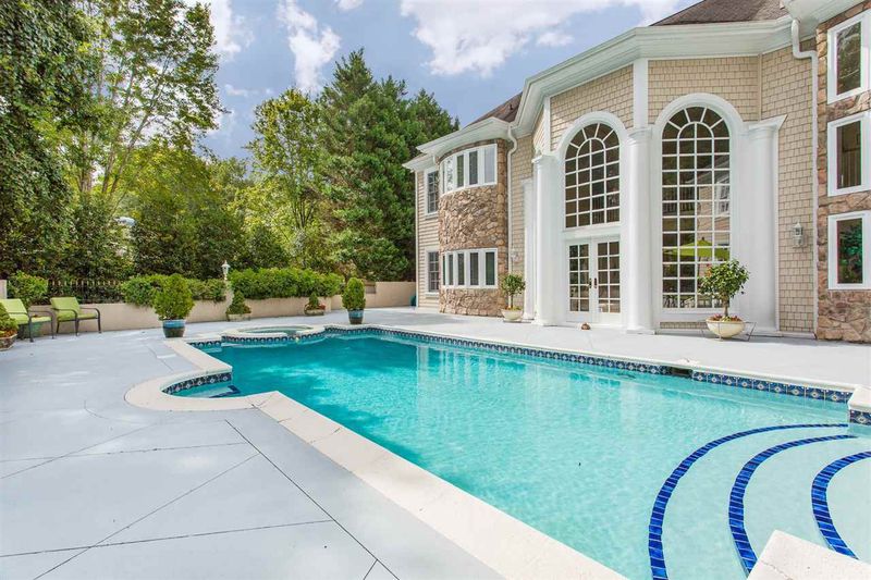 213 Lancaster Dr, Chapel Hill, NC 27517