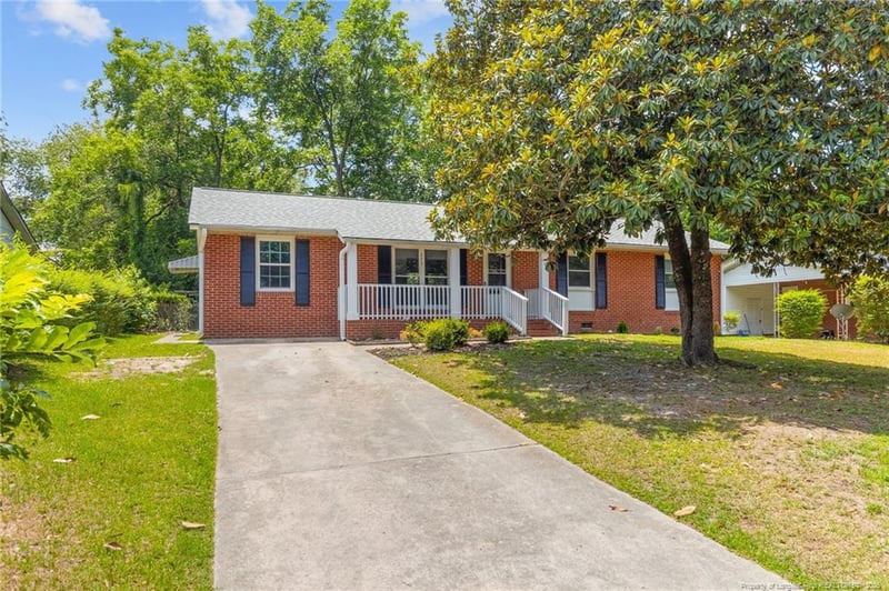 213 Lansdowne Rd, Fayetteville, NC 28314