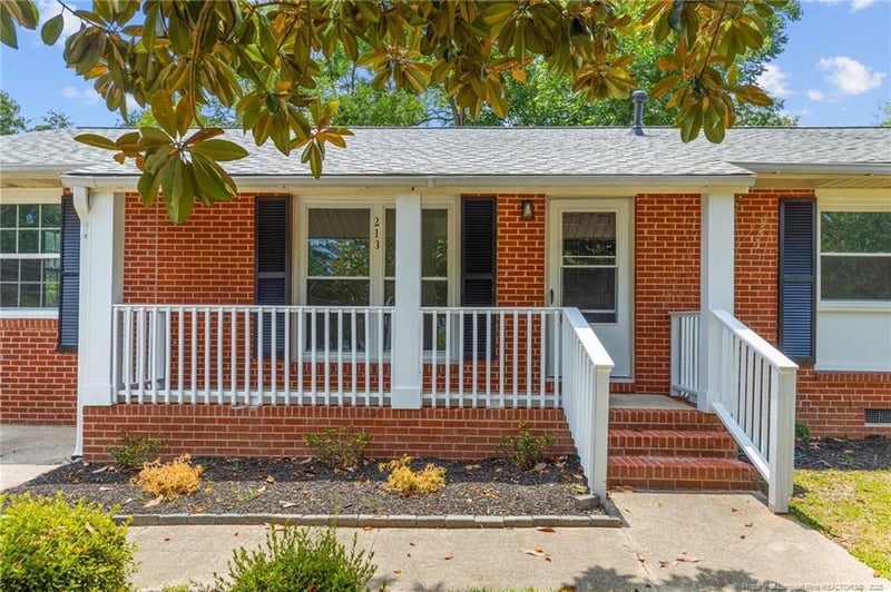213 Lansdowne Rd, Fayetteville, NC 28314