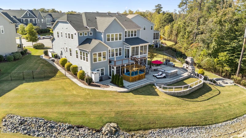 213 Lofty Oak Ln, Holly Springs, NC 27540