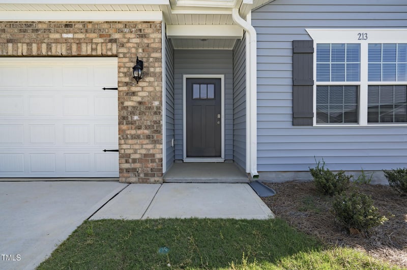 213 Moore Creek Dr, Fuquay Varina, NC 27526